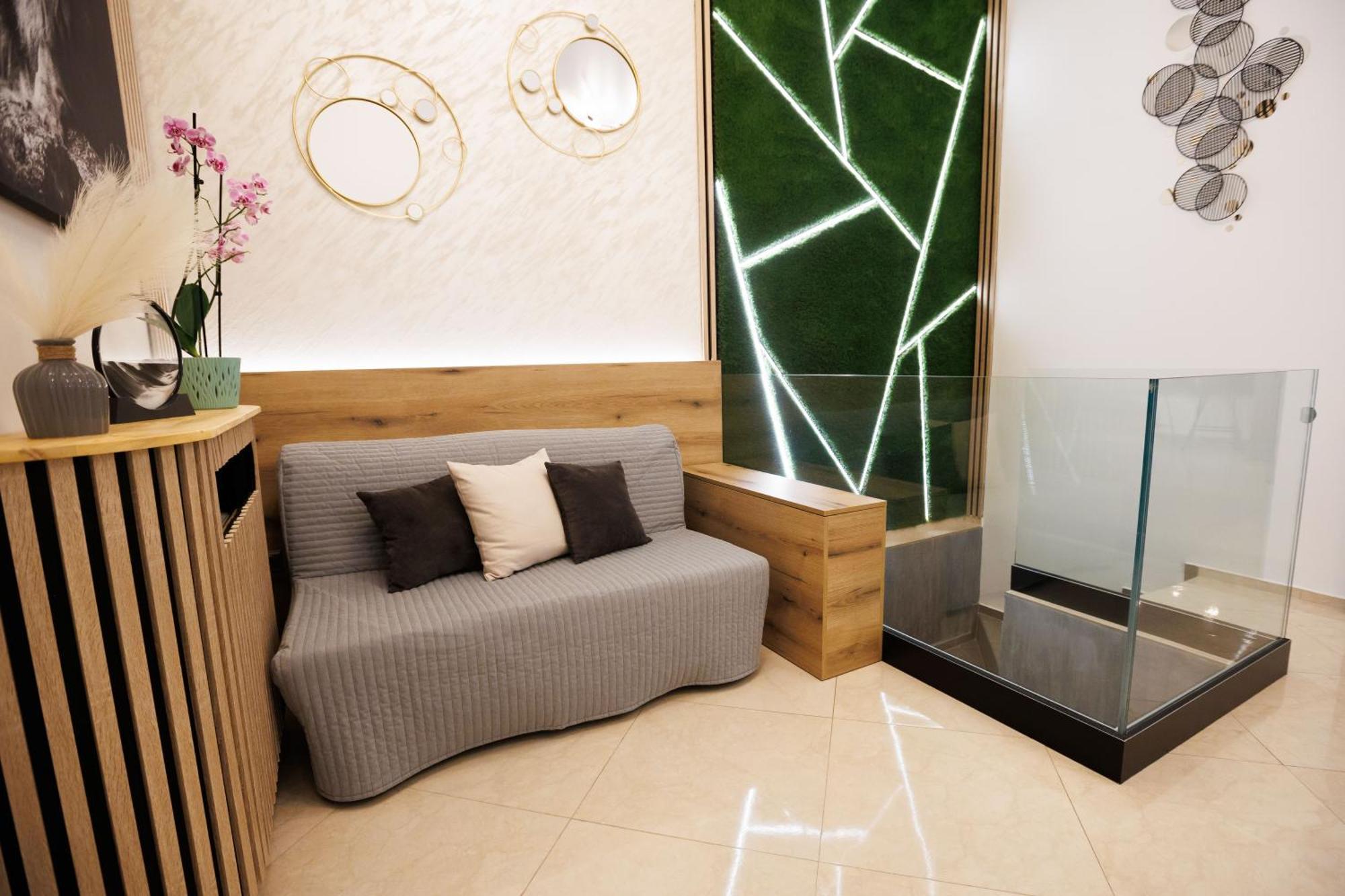 Leo & Private Zone - Old Apartment Bratislava